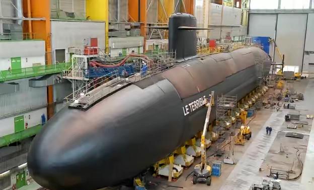 在世界各海军强国的战略核潜艇当中，只有法国的凯旋级核潜艇的龟背修形做的最好。