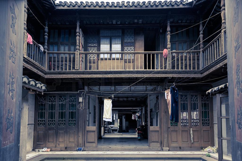 徐阶回乡被海瑞清算，三箱旧凭据救了他一命1568年，扳倒严嵩的一代名相