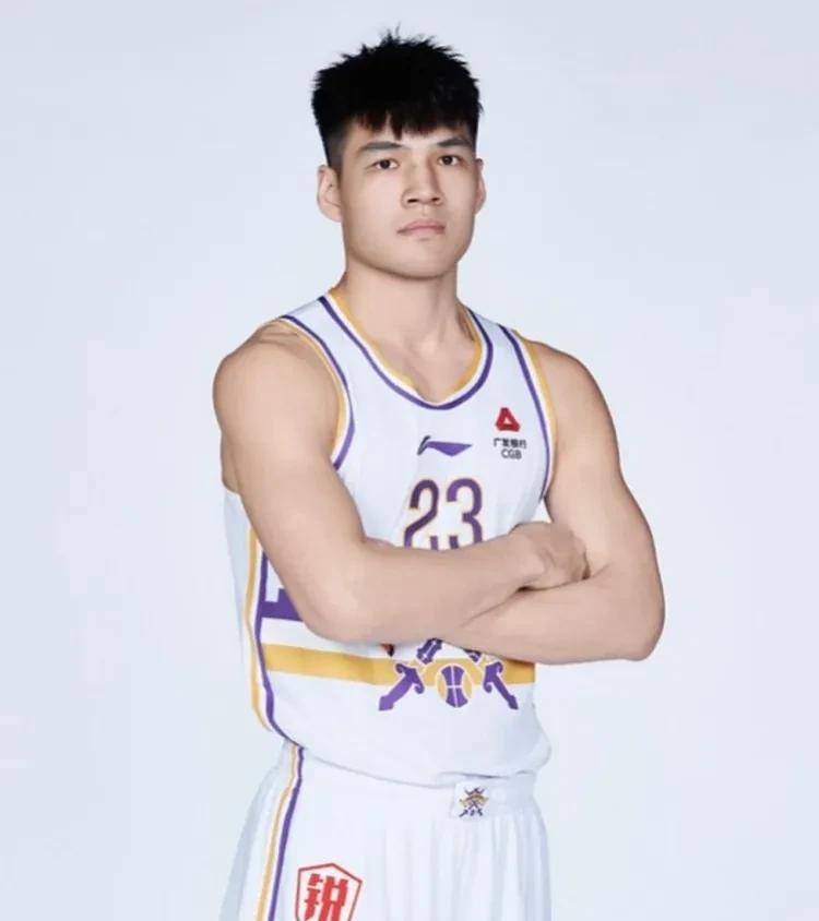 北控送出陈国豪的条件应该是如下:1.得到徐杰2.得到胡明轩3.得到王洪涛
