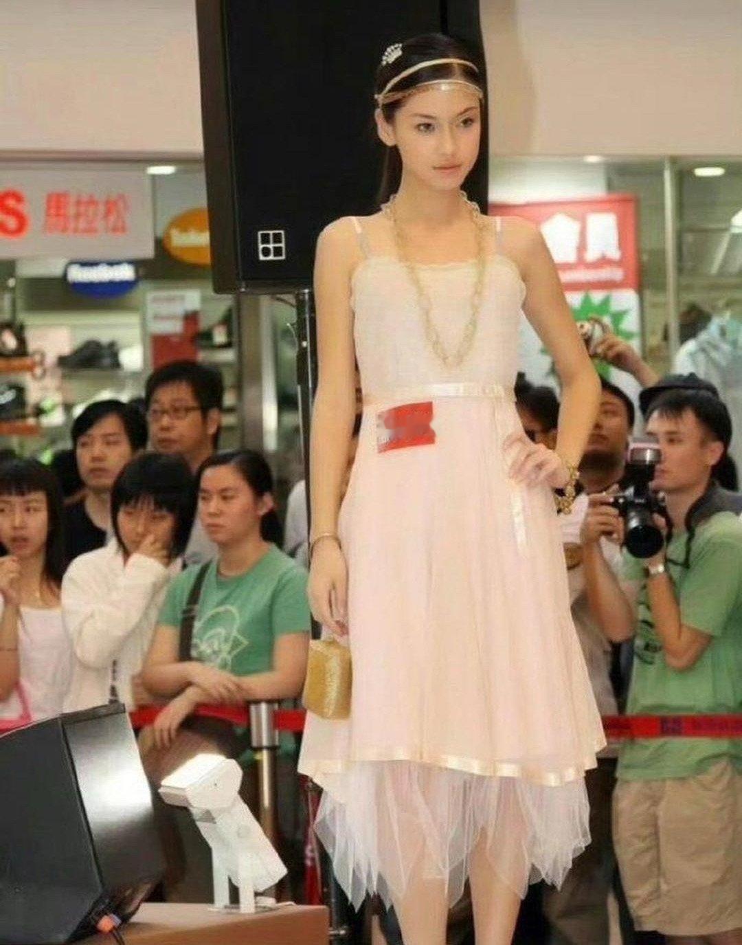 Angelababy和文咏珊17岁同台，俩姑娘都贼清秀！​​​
