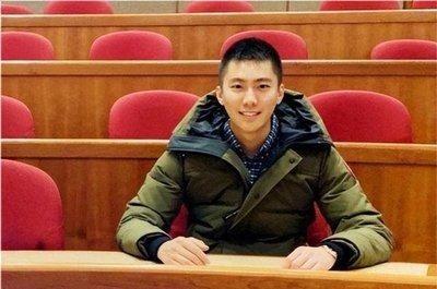 “拦住他，别放他走！”美国坚决不让他回国，试图用强硬的手段阻止，甚至扬言放狠话：