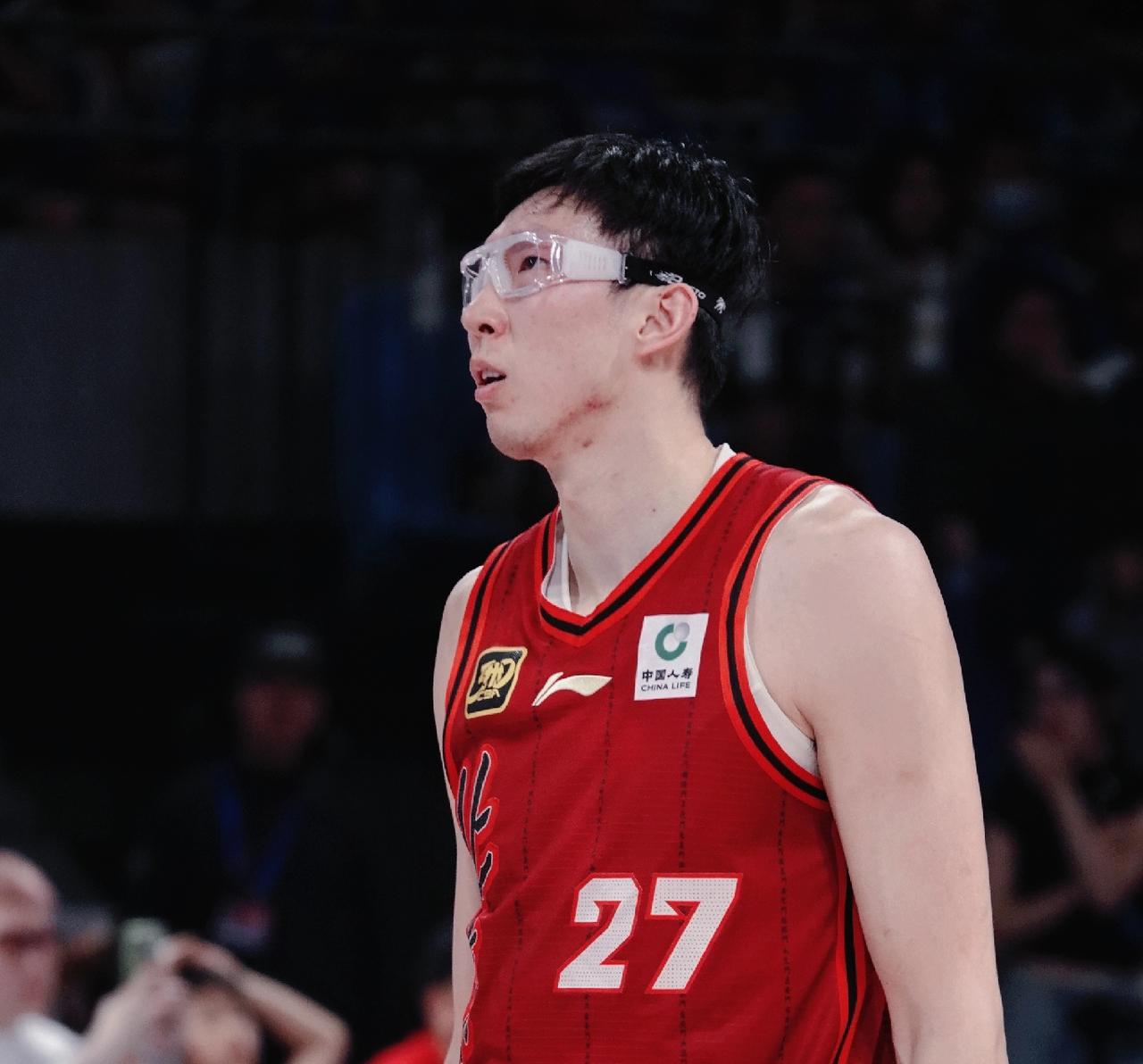 太过分了！！北京首钢84-65大胜北控，这一战有三位球员功不可没！1. 周琦