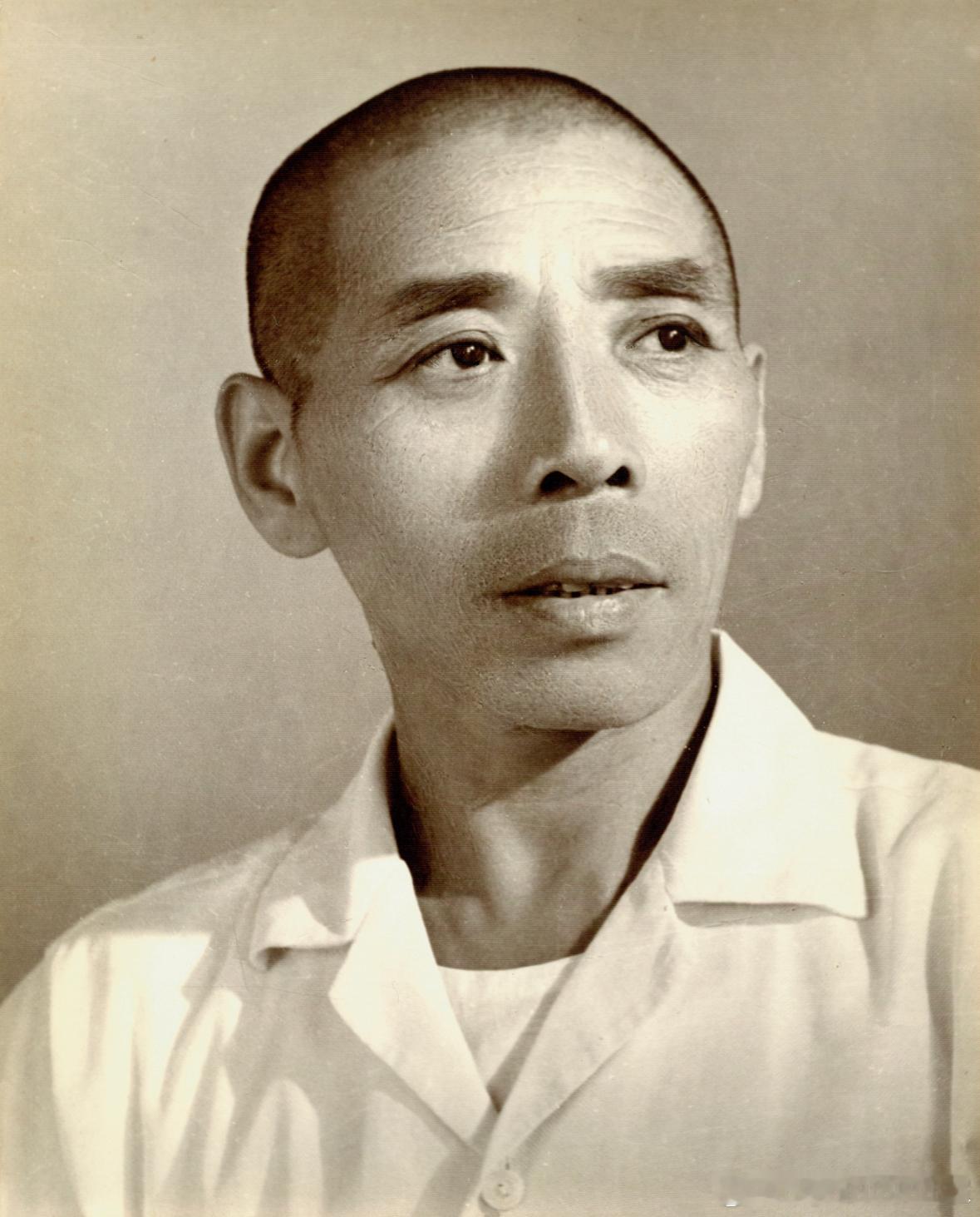 60年代裘盛戎标准像裘盛戎，著名花脸裘桂仙之子，中国京剧净角演员、裘派艺术创始人