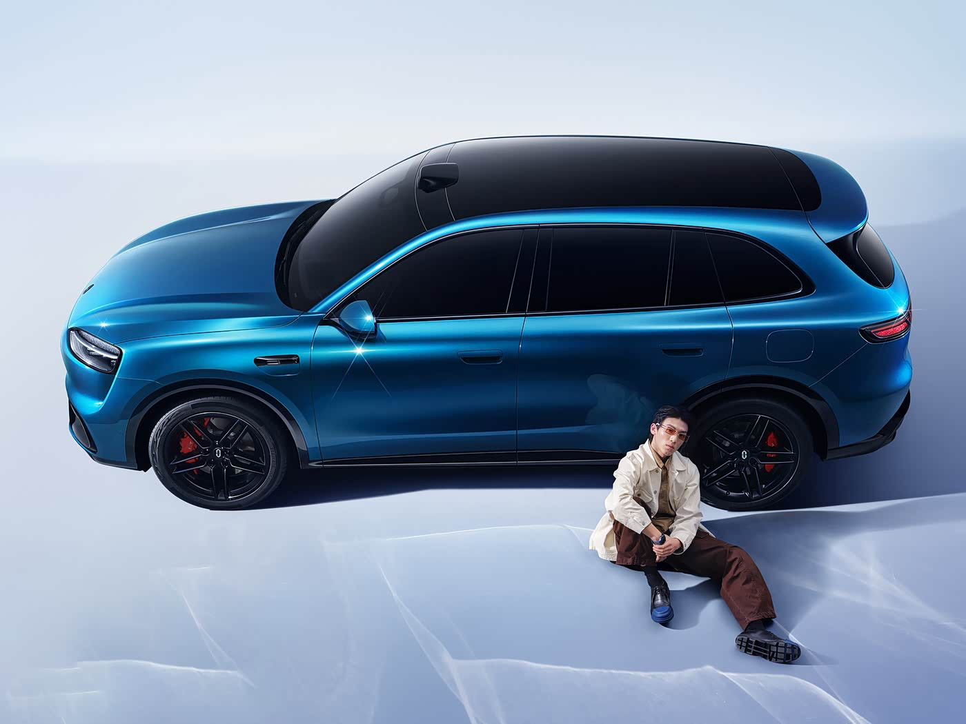 问界M6终于来了，这套图、这个配色显得很年轻啊！目前问界虽然有M5这类产品，但整