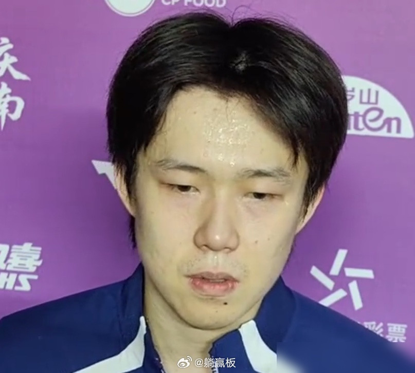 王楚钦，终于开口了。“深受其害。”这四个字，他说得斩钉截铁。就在重庆冠军赛的赛