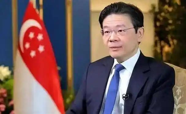 新加坡这是要给中国“黄袍加身”啊！ 3月26日，新加坡总理黄循财在出席博鳌亚