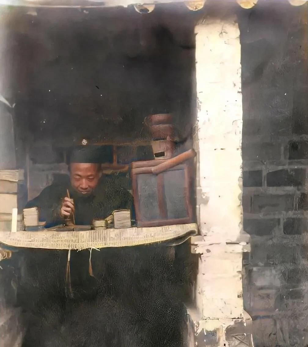 这才是古代真实的考科举场所，别再被电视剧骗了！古代考科举，每一名考生都有一个单