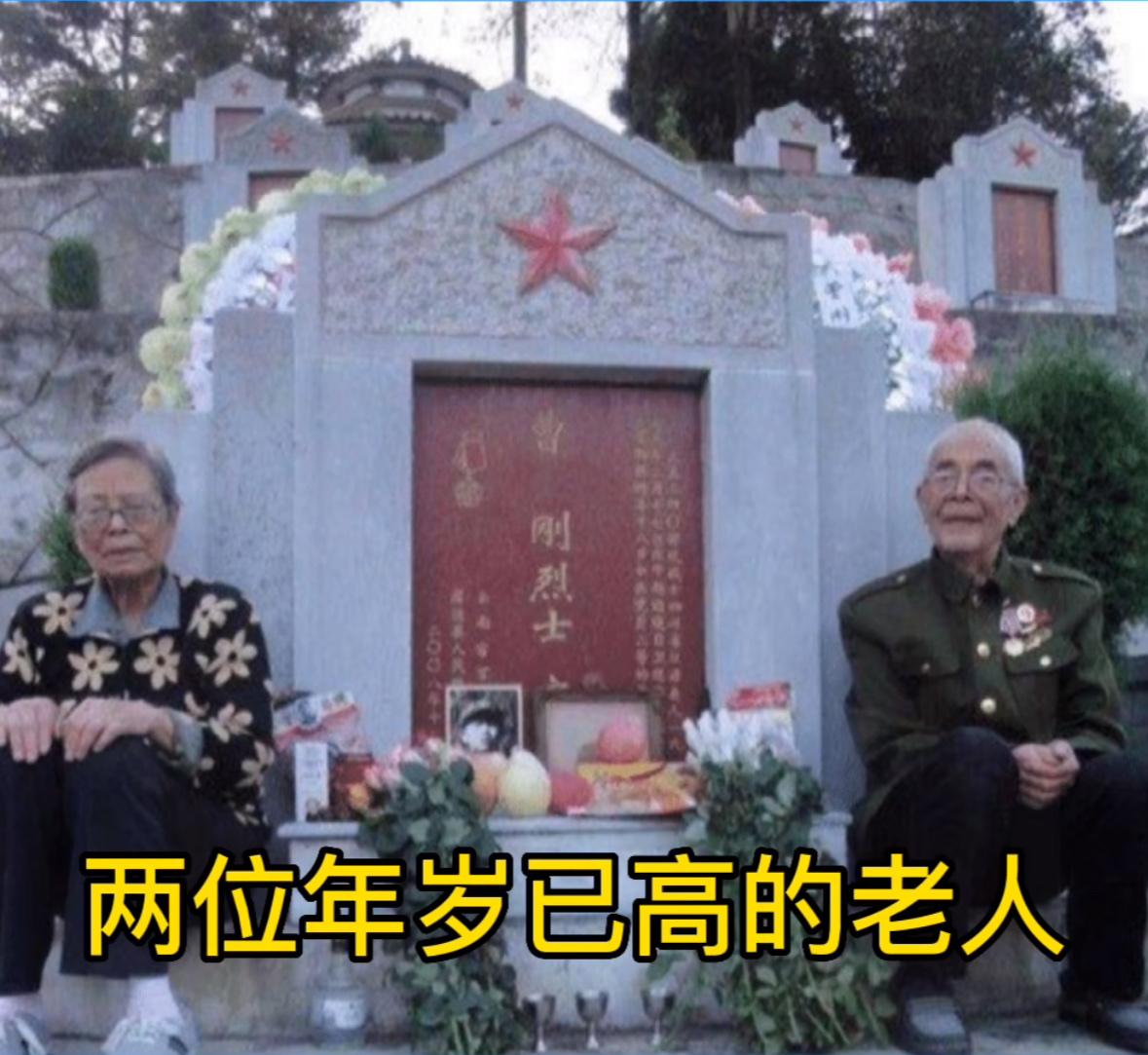 这是一张令人心酸的全家福。2021年80多岁的两位老人自知时日无多，跨越千里，相