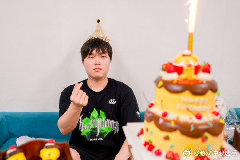 冷知识，Faker是有点怕Bin大哥的，如果BLG和T1真的遇到，大概率是一个比