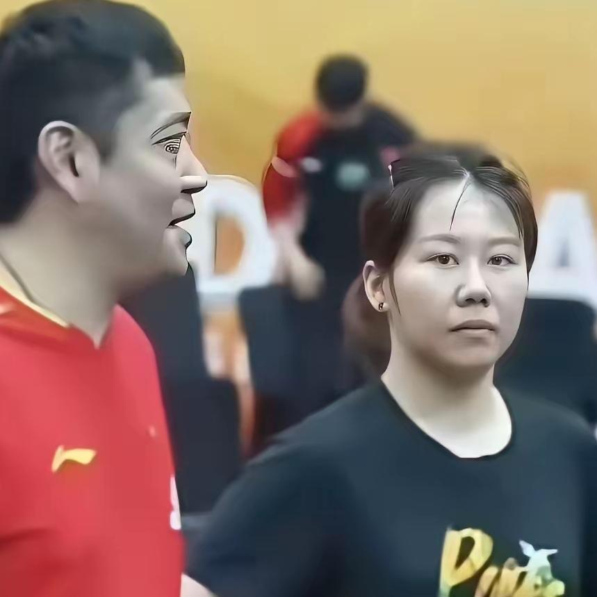 陈幸同这次印度亚锦赛没上场，却没闲着！估计成了邱贻可教练的助理，帮着指导女队员，
