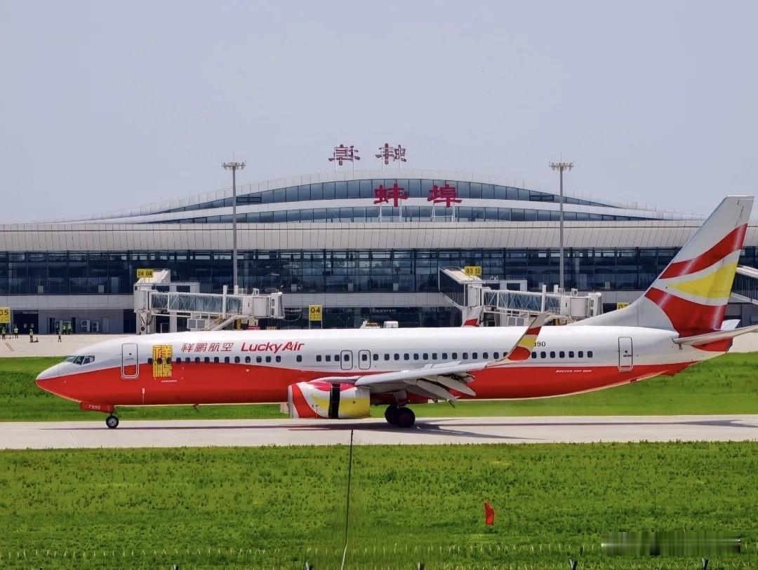 蚌埠滕湖机场自4月底通航以来，蚌埠及周边旅客出行需求旺盛。据机场方面统计，目前累