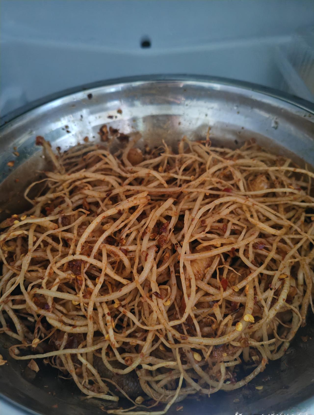 后面老师发现了，让我好好读书，不要谈恋爱，然后下课我就跟他说分手，他立马红温了，