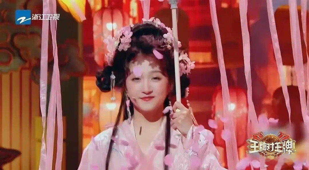 关晓彤能戒酒吗，这真的感觉发腮了​​​