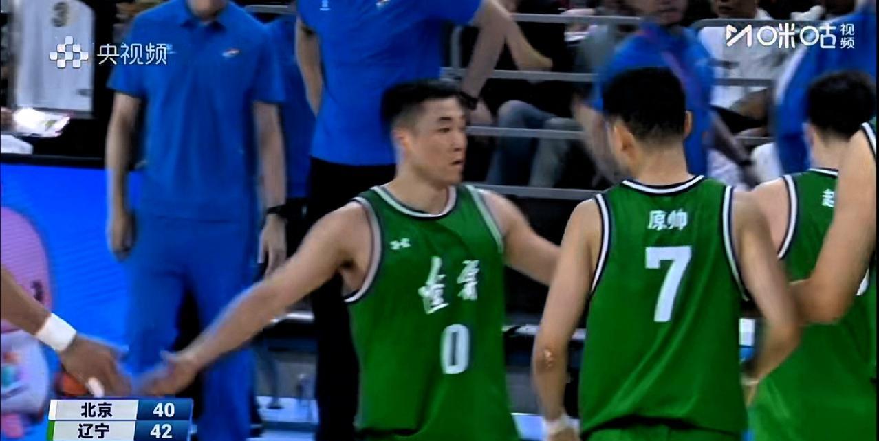 恕我直言！赵继伟不愧是国内组织后卫天花板，全运会面对北京队，闲庭信步，技术动作运