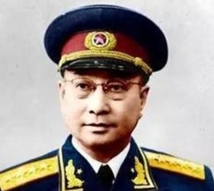 1952年，炮弹专家沈毅被判处死刑，为了捞人陈赓先斩后奏，来到中南海找毛主席，和
