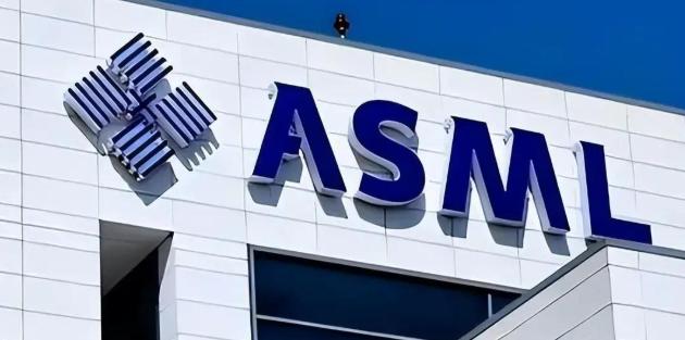 荷兰急疯了自捅一刀！在海牙发布对中国新的出口管制细则，进一步收紧浸润式DUV光