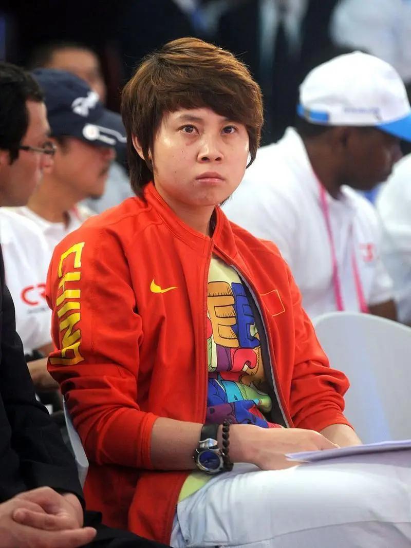 近三十年来冬奥最差成绩！王濛炸了。她直接撂下一句话：给我钱，我签生死状，复出保一