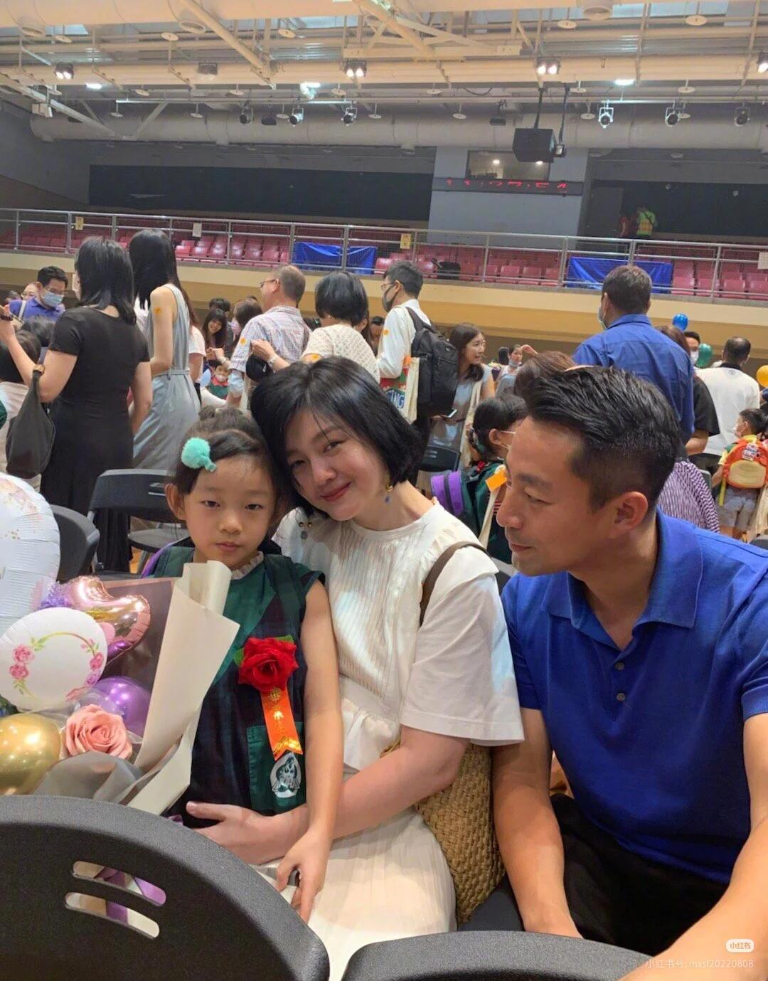 节目上说妹妹家不给孩子买衣服，她看不下去，买贵重礼物给侄女，自己孩子却没上心。结