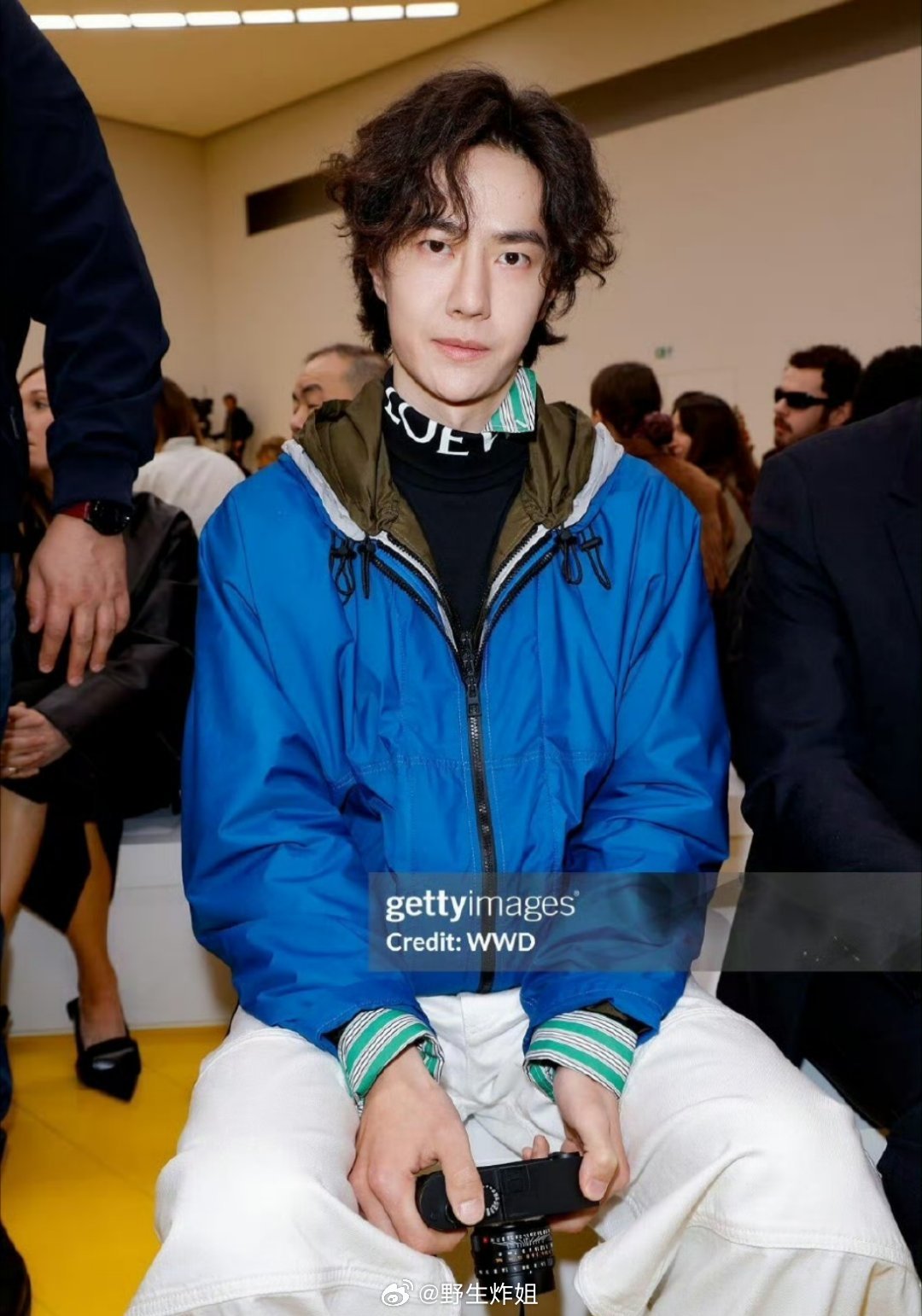 王一博的巴黎时装周G社生图来啦，也是很久没有进组拍戏，一直在挑战自我，这算抗住生