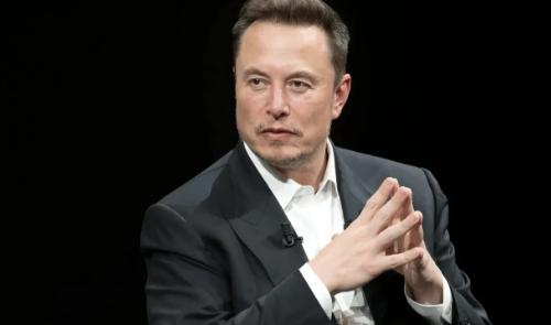 马斯克把话挑明了。他给全人类的饭碗，划了三条线。第一条线，就在2026年底。