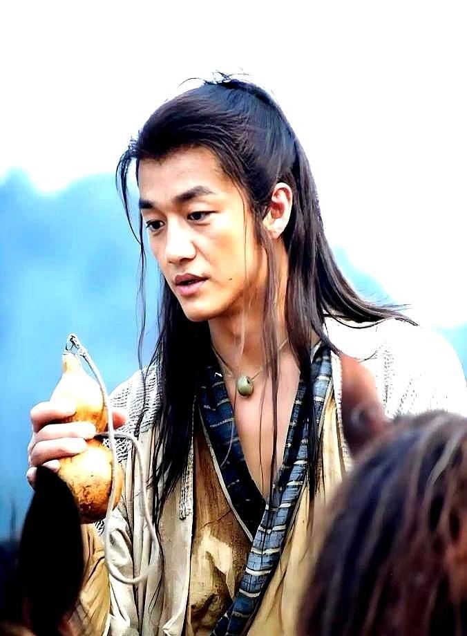 开机10天，主角当场被废，张纪中宁可赔掉一百万，也要把他踢出局。这不是意气用事