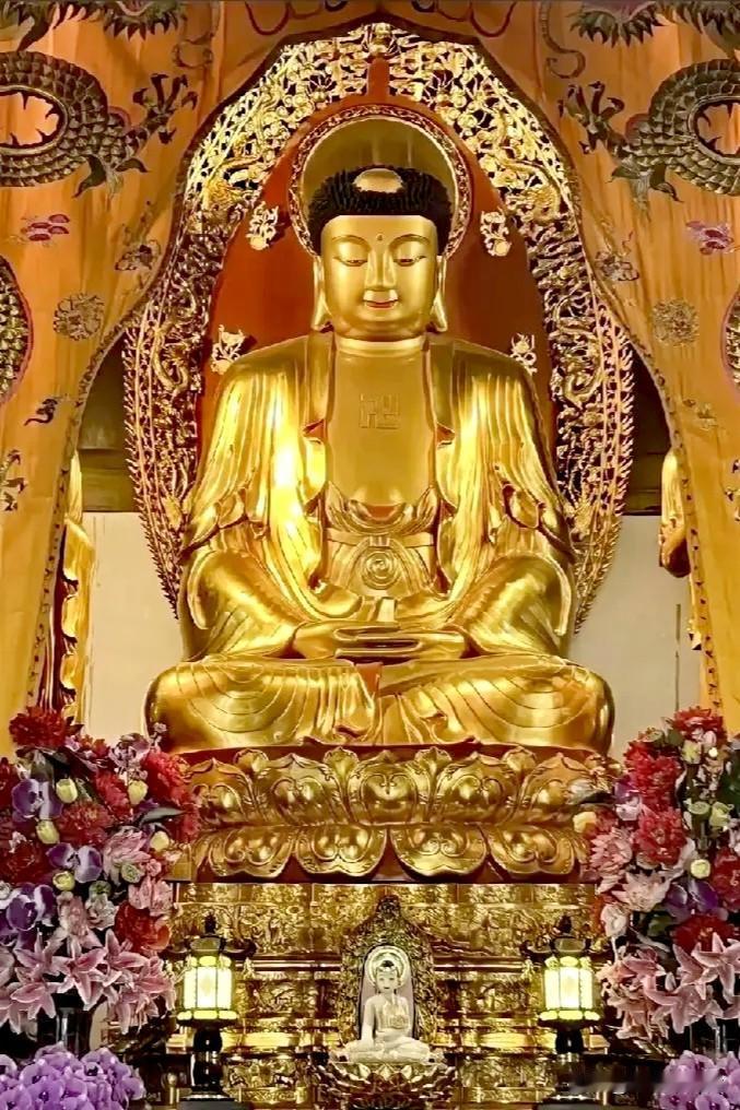 姑苏寒山寺：这尊金身佛像，藏着中国人最温柔的祈福心愿提到寒山寺，你只想到《