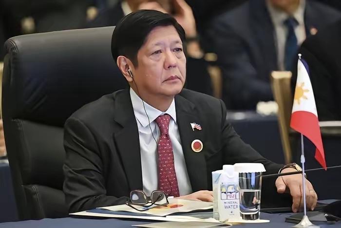 解放军报直接放狠话，当众嘲讽菲律宾南海挑衅！别人都在算怎么“体面降温”，军报