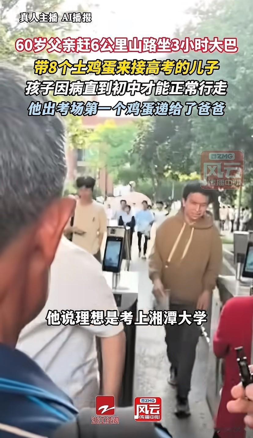 高考结束，别的家长手里都拿着鲜花手机，而这个头发花白的父亲，手里没有贵重东西，脸