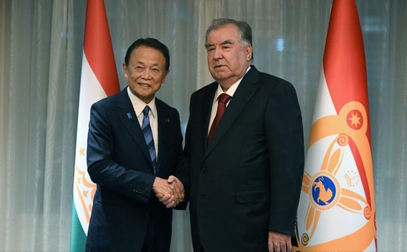 *12月19日下午，日本的麻生太郎会见了来访问的塔吉克斯坦总统拉赫蒙，官方披露两