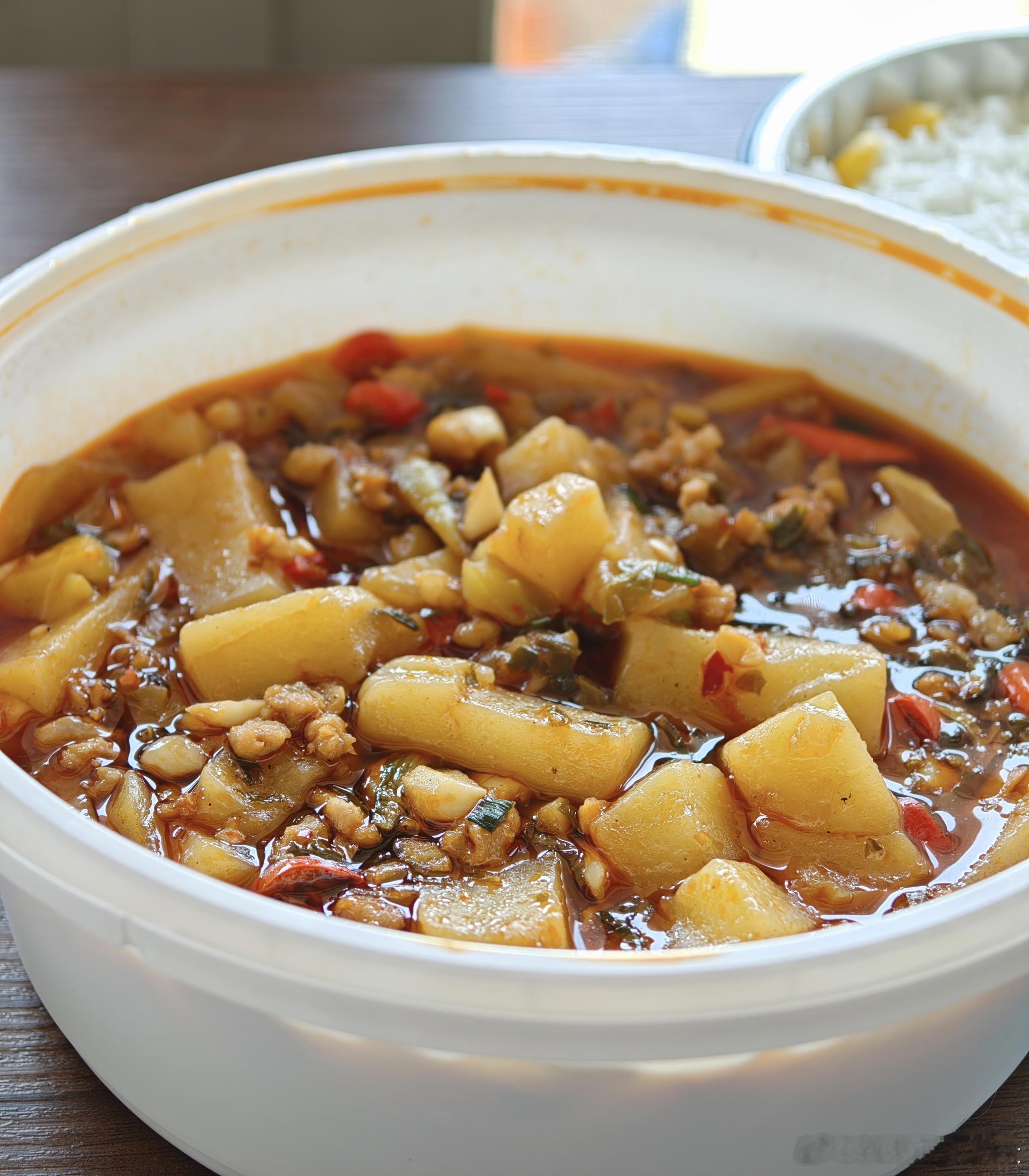 佬麻雀的肉沫米豆腐，好吃！在湖南，米豆腐常做素炒或窜汤，两种做法我都爱，关键是一