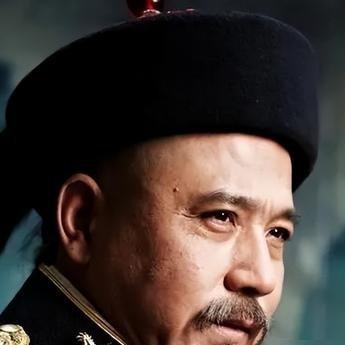 现在的年轻演员手上扎个刺都得发通告，谁还记得当年孙淳为了演活袁世凯，硬生生把自己塞胖了40斤？那会儿