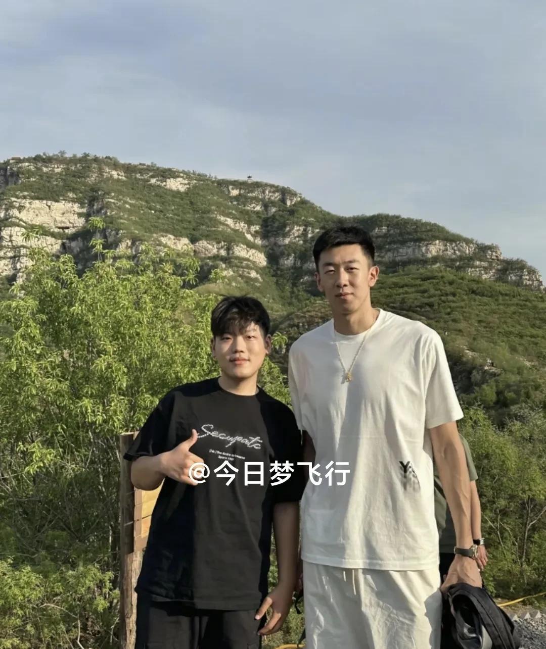 球迷在石家庄偶遇广东队球员王少杰！日前，有球迷朋友拍发了在河北石家庄，偶遇广东