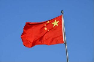 俄媒：中国打掉了美国的傲气。 俄媒最近的热议点很有意思，说中国这波对美国芯片