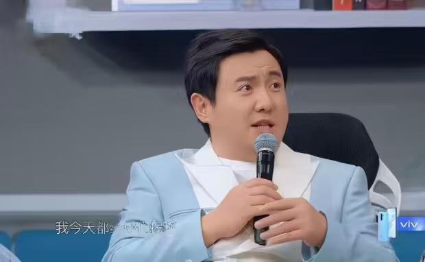 沈腾：“《跑男》里面你觉得哪三个人蕞不好笑？”李晨：“我。”贾玲：“那是