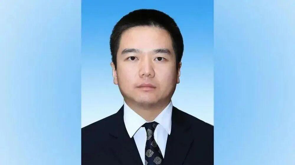 刷到硬刚过王健林的县长落马新闻，真是倍感唏嘘。12年前，丹寨原县长徐刘蔚曾硬
