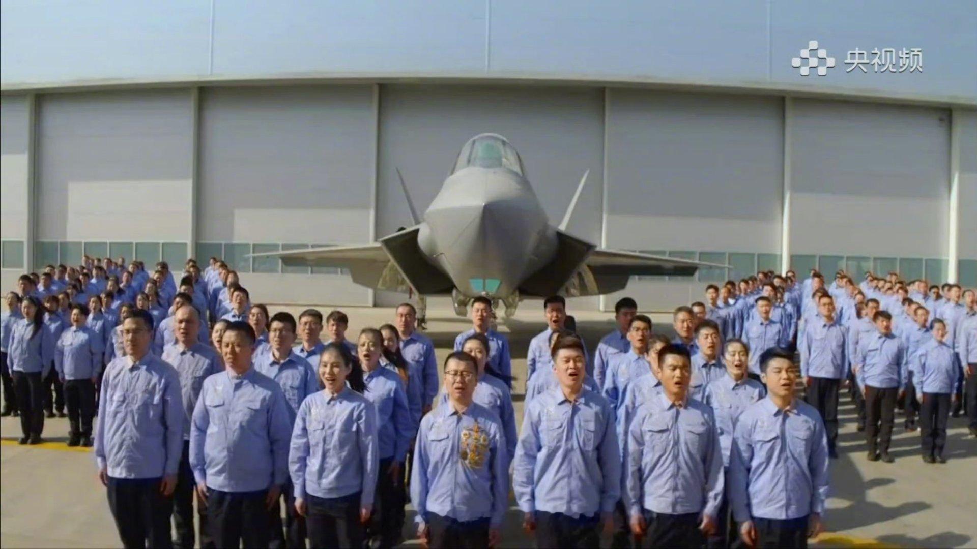 J-35也有蓝绿色的EOTS😋