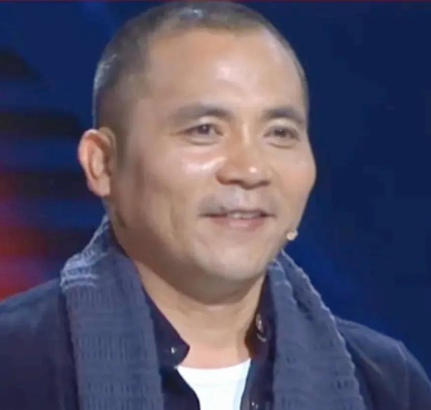 2012年，河南一名12岁贫困女孩，被校长收留免费读书，校长待她如亲生一般，谁知