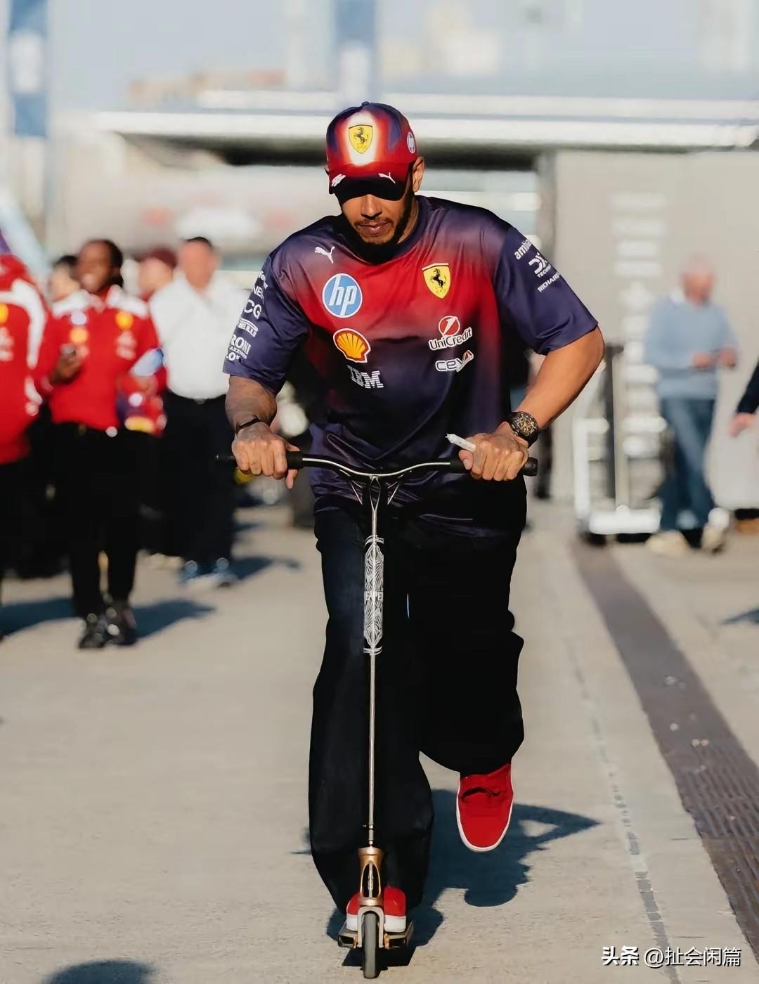 这俩人真够忙的，汉密尔顿刚刚在上海完成F1大奖赛，金卡戴珊刚刚在奥斯卡走完红毯，