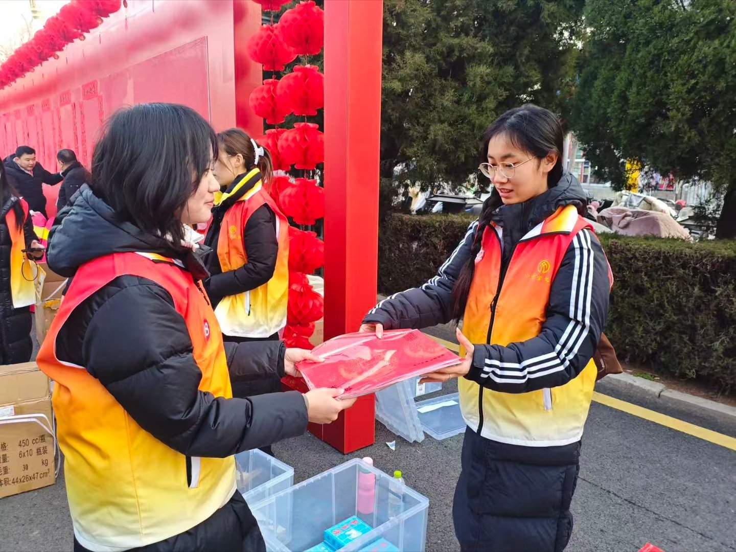 秦岭笑谈青春三下乡镜头下的三下乡三下乡大学生寒假社会实践福暖社区间——曲阜师大
