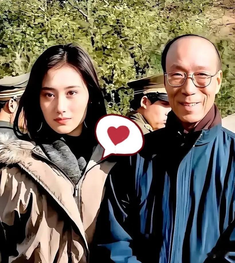 34年前长城一张旧照刷屏！84岁老者与17岁少女同框，跨越67岁的温柔太戳人