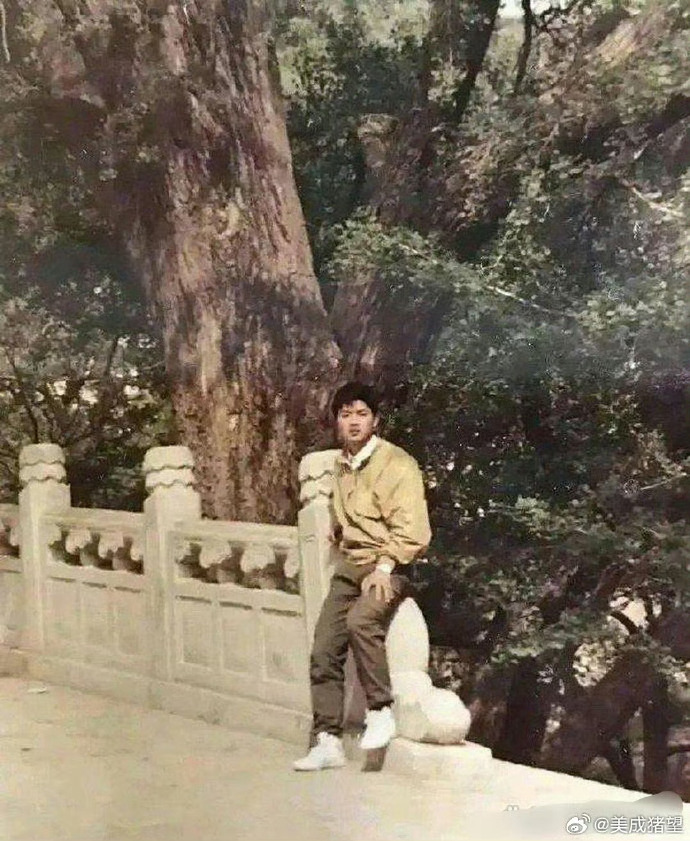 这是18岁的刘强东和18岁的章泽天，这么直观的年龄差距