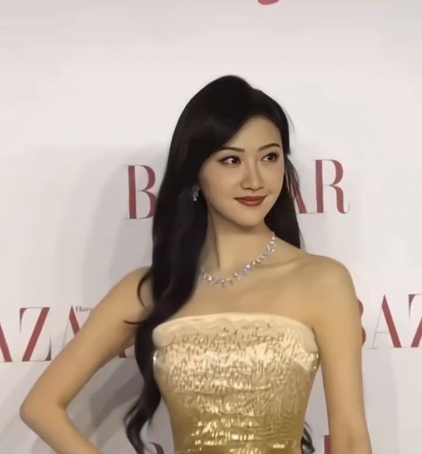 景甜、杨幂、唐嫣、古力娜扎、刘亦菲，真不愧是85花的骄傲！刘亦菲就像从仙侠世界