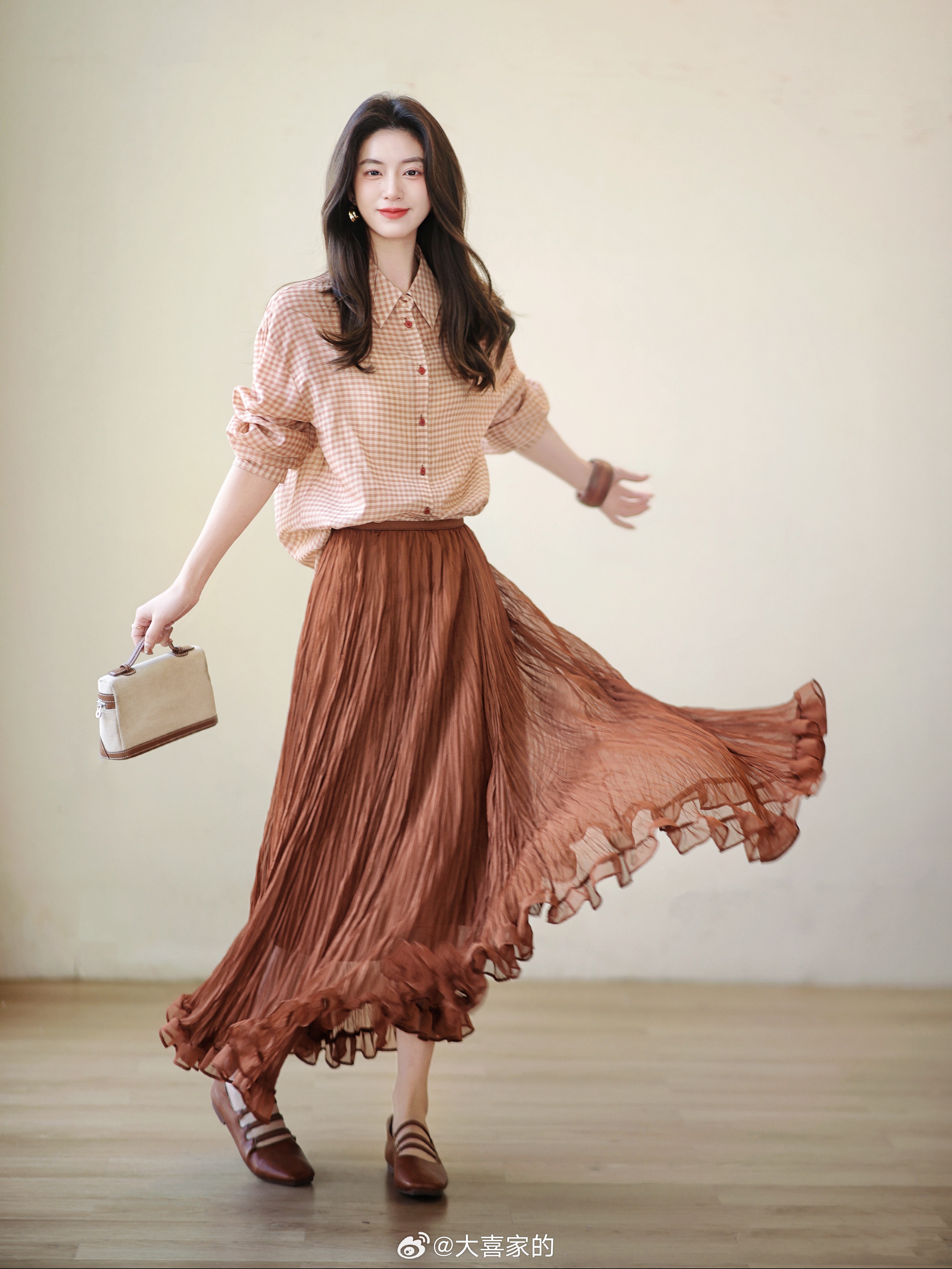 来杯“甜橙汁”尝尝🍊？真丝*棉色织格纹舒适细腻且巨巨好搭！喜欢的宝今晚去播播