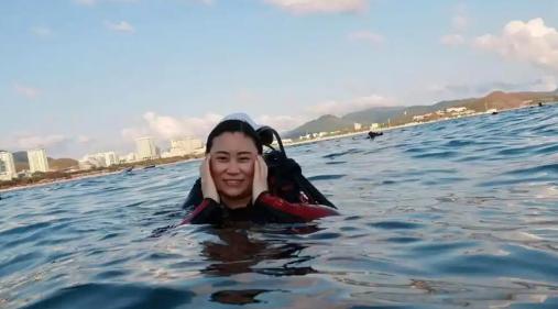 高雄那个喊出“手撕解放军”的台独女孩，去了一趟大陆后，竟然把绿营的老底都给掀了！