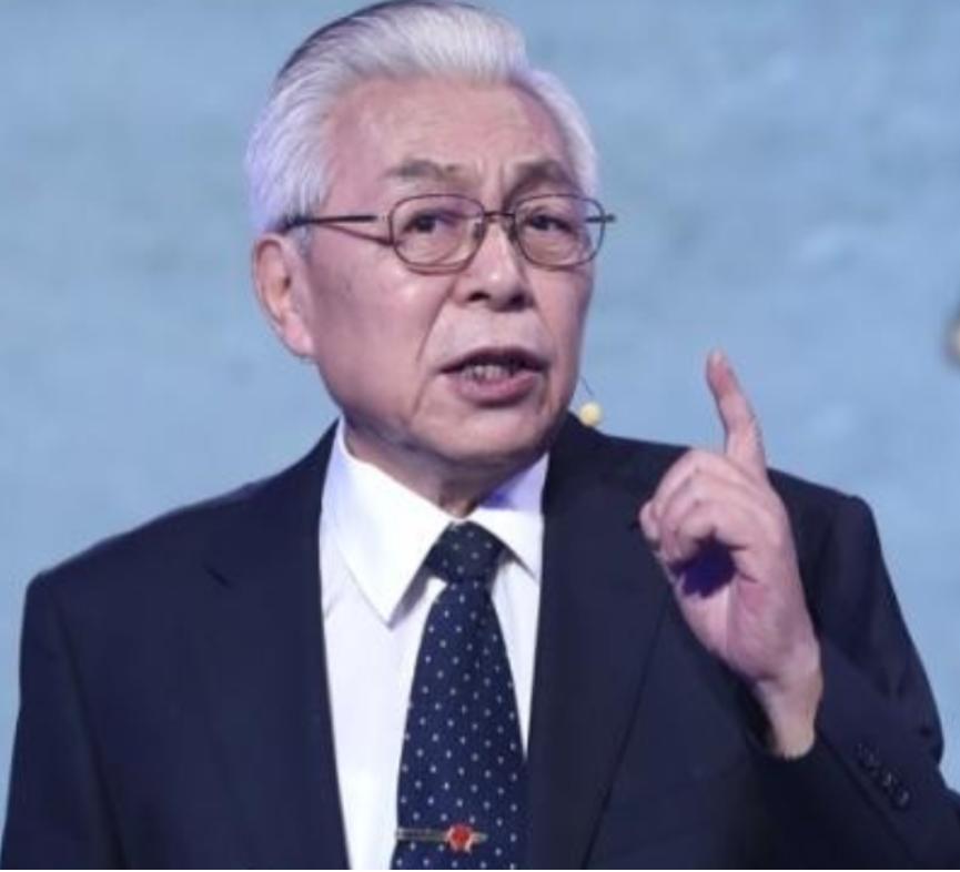 很多人一直搞不懂，为什么全世界大国扎堆砸千亿巨资疯狂登月。在普通人眼里，月球就是
