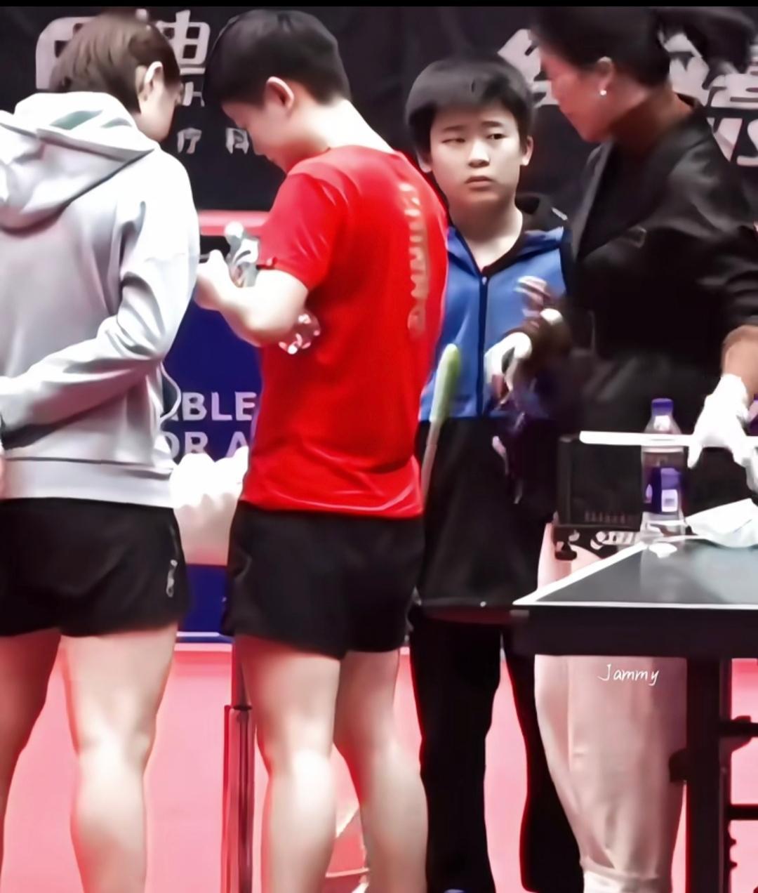 孩子护着玩具不撒手？智慧妈妈只用了一句话。3到6岁的孩子，把“我的”看得比天