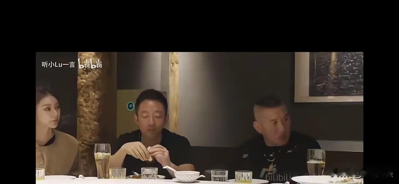 发现这几天很多人骂馆长，理由是汪小菲请馆长吃饭时，馆长的反应并不热烈，大多数时间