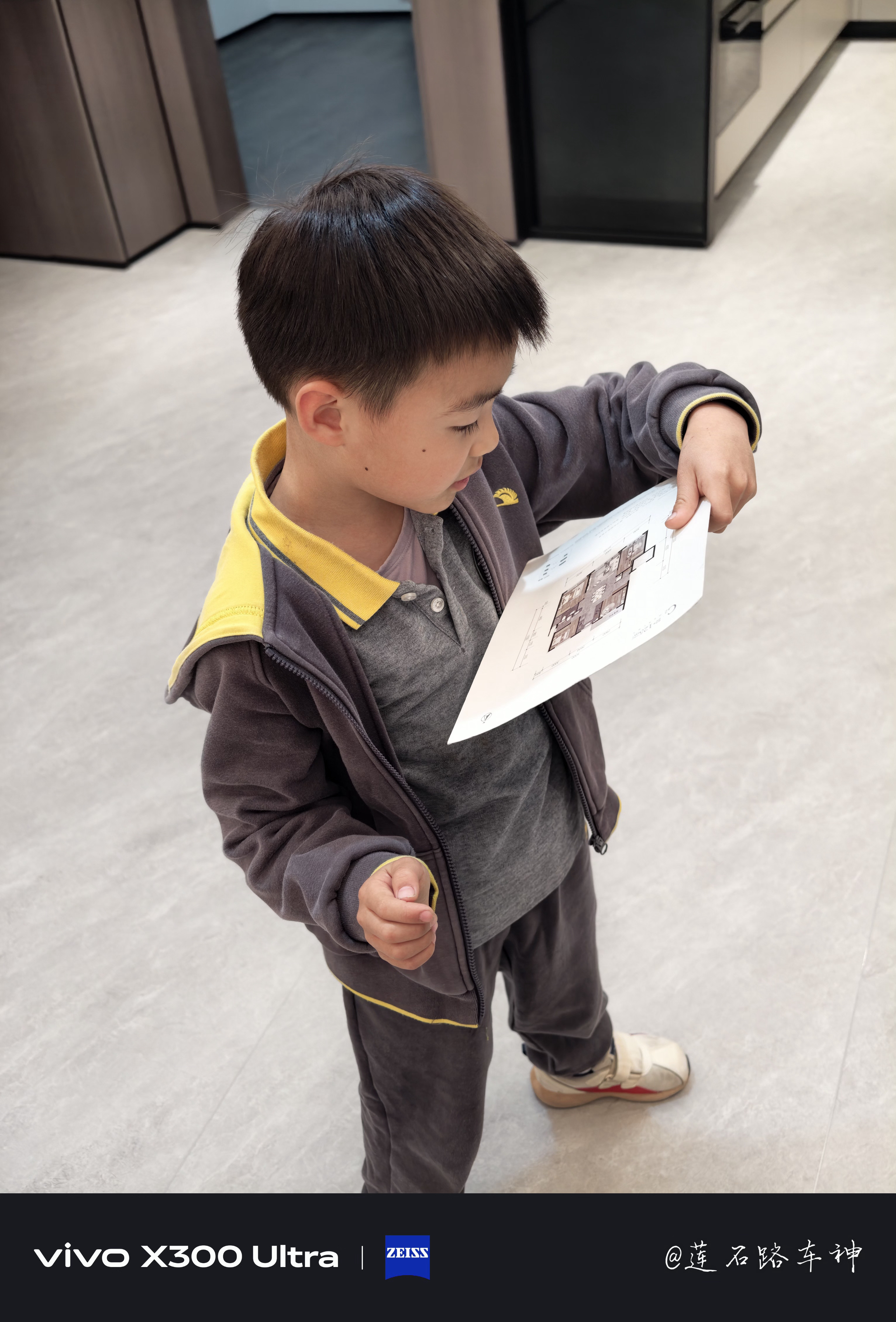 带张小苗去看了新房子的样板间，给孩子开心得不得了，满屋子跑来跑去地规划几个月后入