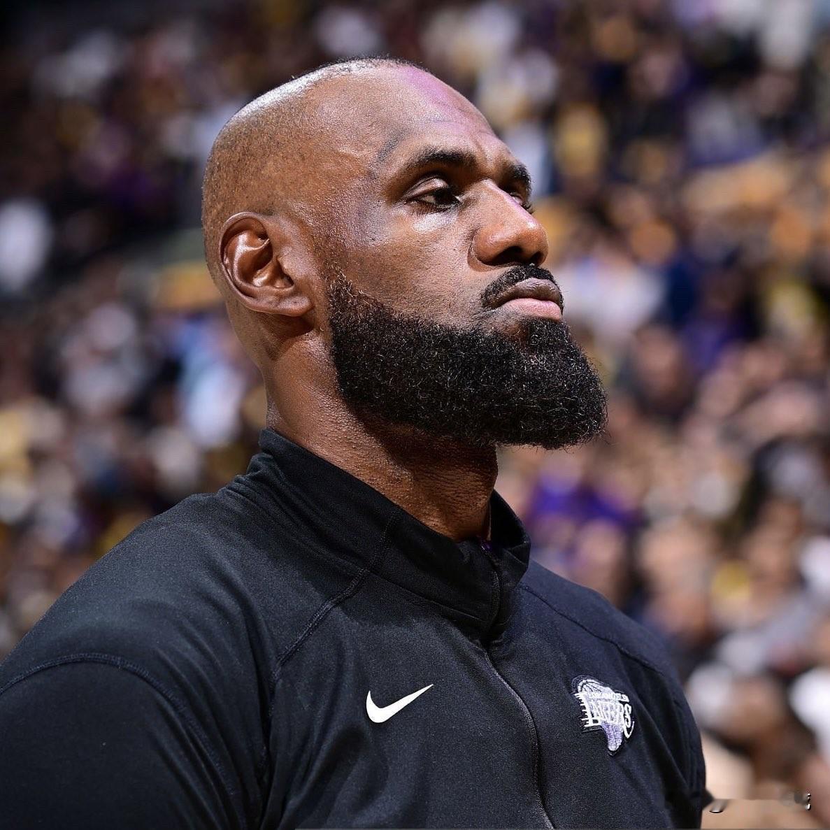 詹姆斯说他“根本不鸟”火箭队更衣室里日益增长的信心😳“我才不管那些狗屁玩