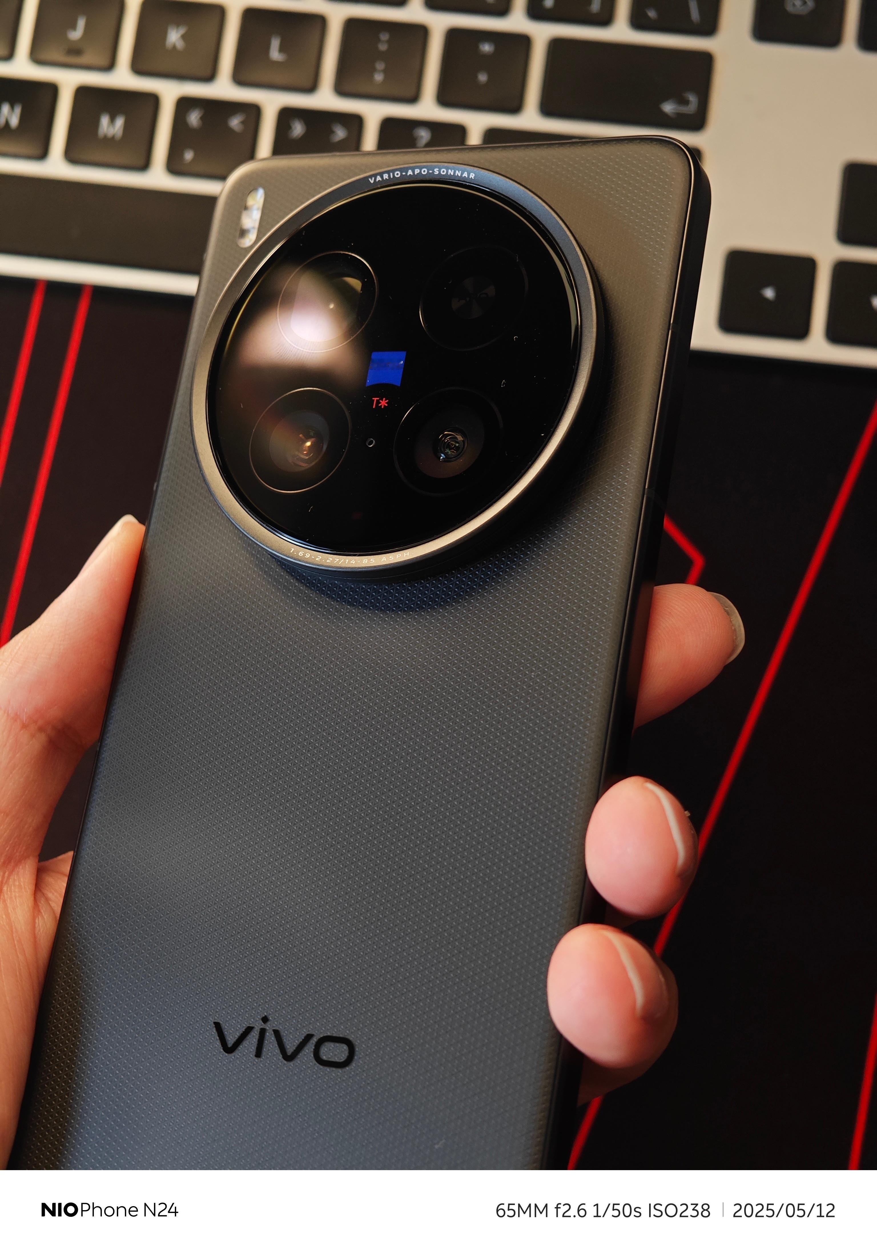 买了台vivoX200Ultra拍照确实很好，但我​被NIOPhone纯净